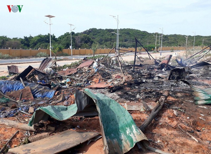 Cháy nổ lớn tại Cam Ranh, 2 người chết, 9 người bị thương