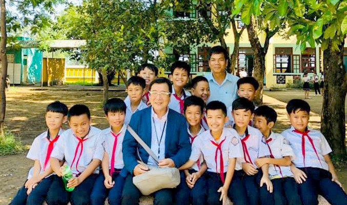 Ông bố Nhật xây trường cho trẻ Việt theo di nguyện của con gái 