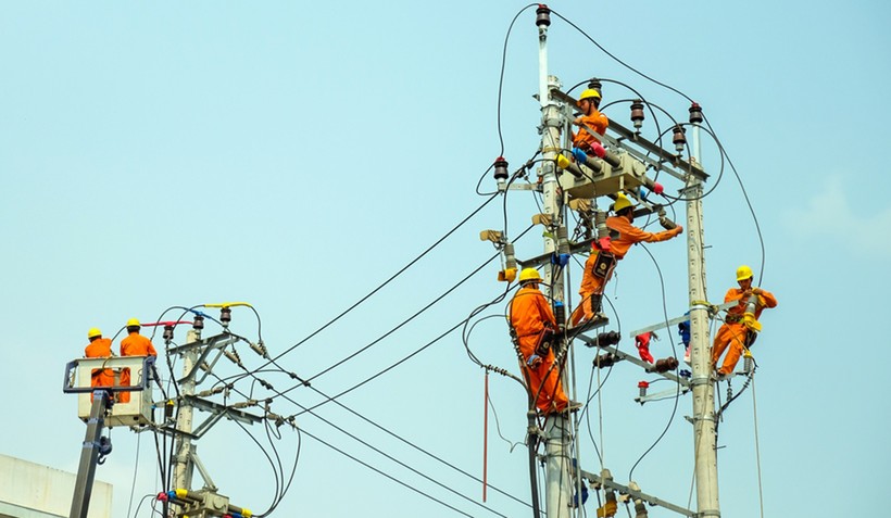 Duy tu, bảo dưỡng đường dây bảo đảm cấp điện ổn định cho Kỳ thi THPH quốc gia 2019