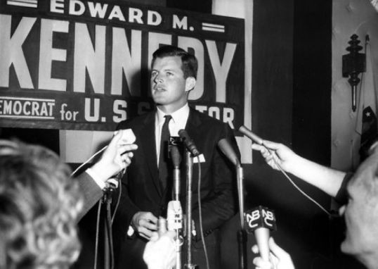 Edward M. “Ted” Kennedy trong chiến dịch bầu cử Thượng viện năm 1962