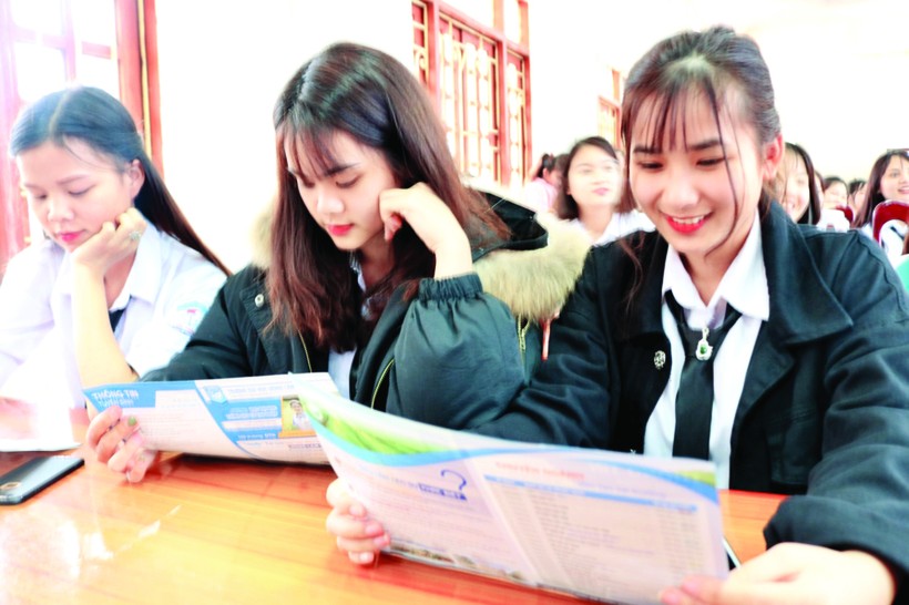 Trường ĐH Nông Lâm (ĐH Thái Nguyên) truyền thông về các hoạt động của nhà trường đến HS các trường phổ thông trên địa bàn. 	Ảnh: Trường ĐH Nông Lâm (ĐH Thái Nguyên)