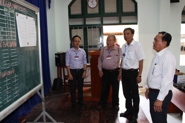  Đoàn kiểm tra của lãnh đạo tỉnh Tiền Giang làm việc tại Trường THPT Nguyễn Đình Chiểu