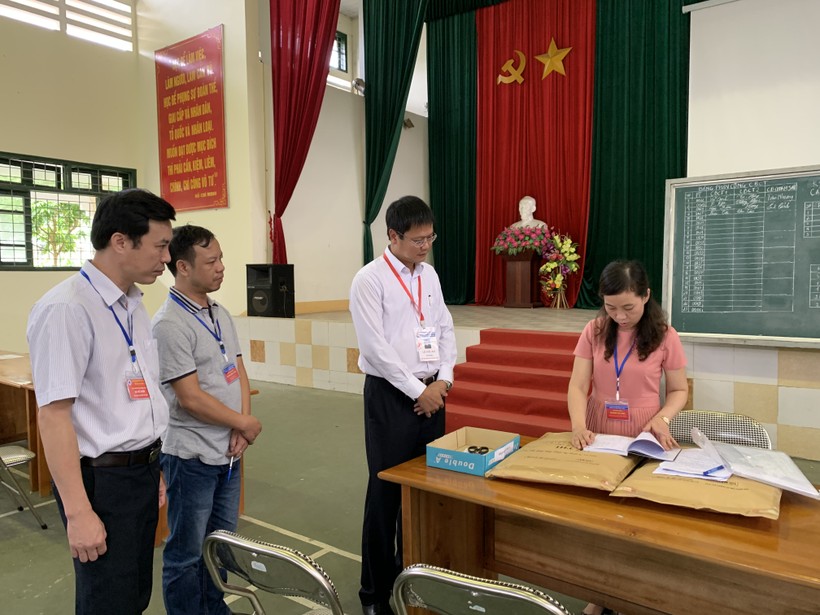 Thứ trưởng Lê Hải An kiểm tra công tác coi thi tại trường Cao đẳng cộng đồng Bắc Cạn