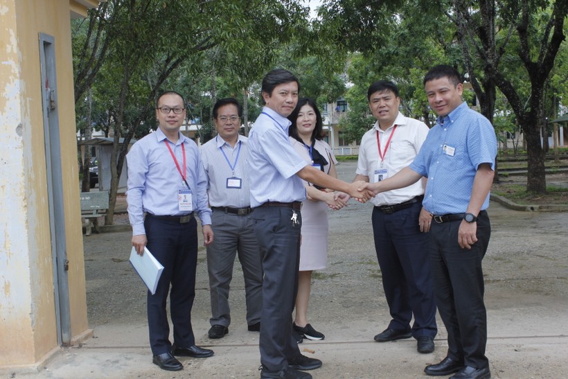 Đoàn công tác đánh giá cao công tác tổ chức thi tại Hội đồng thi tỉnh Kon Tum.