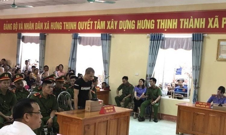 Bị cáo Nguyễn Quang Huy giết vợ rồi phi tang xuống giếng trong phiên tòa xét xử sơ thẩm
