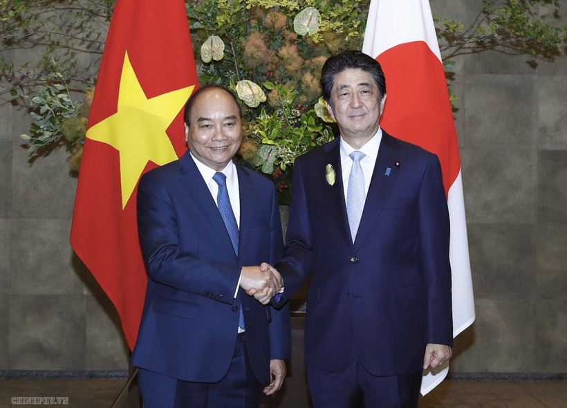 Thủ tướng Nguyễn Xuân Phúc và Thủ tướng Nhật Bản Abe Shinzo. Ảnh: VGP/Quang Hiếu.