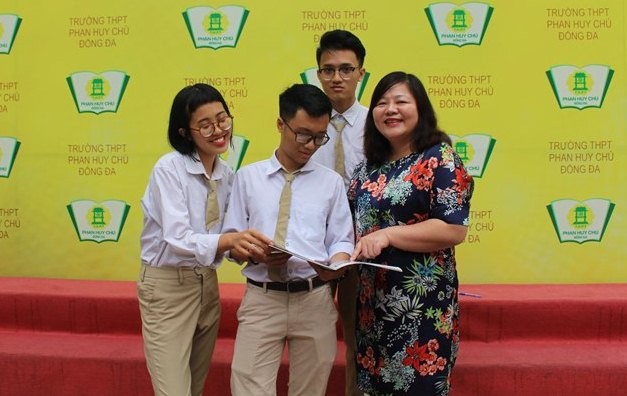 Phó Hiệu trưởng Cao Thanh Nga chia sẻ kỹ năng học Tiếng Anh với học sinh