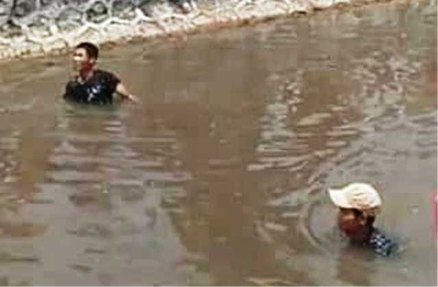 Nam Định:  Đạp xe qua cầu, 2 học sinh ngã xuống sông tử vong