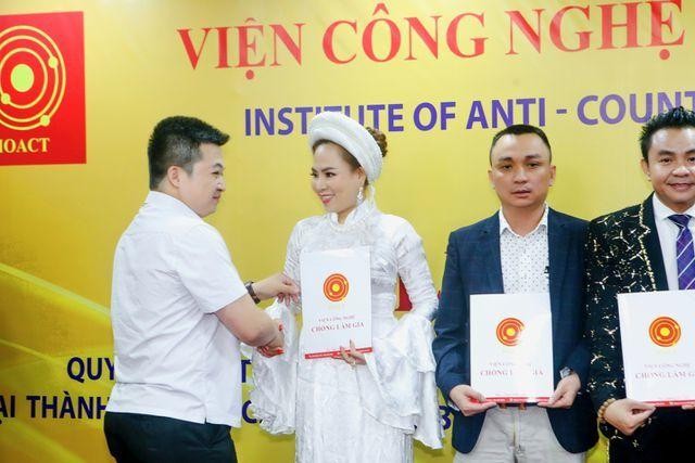 "Nữ hoàng Văn hoá tâm linh Việt Nam Hiền Ngân" được thông tin là đã trúng cử Phó ban Phát triển thương hiệu và chống hàng giả Việt Nam tại TP. HCM với số phiếu cao.