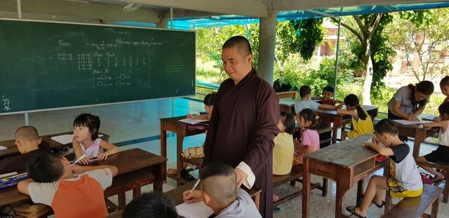 Quảng Trị:  Ngôi chùa làng 16 năm mở lớp dạy học miễn phí cho học sinh