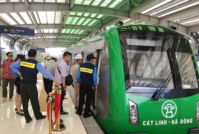Để vận hành metro Cát Linh – Hà Đông, thành phố Hà Nội sẽ vay lại của dự án 98 triệu USD và được trả dần hàng năm.
