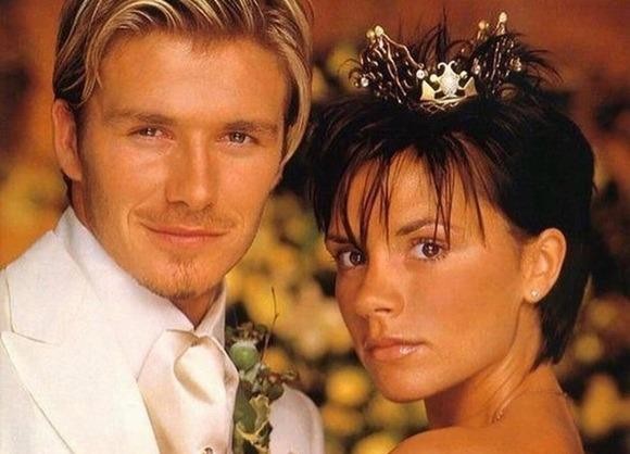 Loạt ảnh David Beckham yêu chiều vợ khiến dân tình “nổ mắt ghen tị”