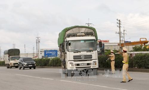 Tái diễn tình trạng cơi nới thùng xe chở quá tải tại 12 tỉnh, thành phố