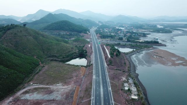 Quảng Ninh:  Nâng tốc độ tối đa cho phép trên cao tốc Hạ Long - Vân Đồn lên 100 km/h