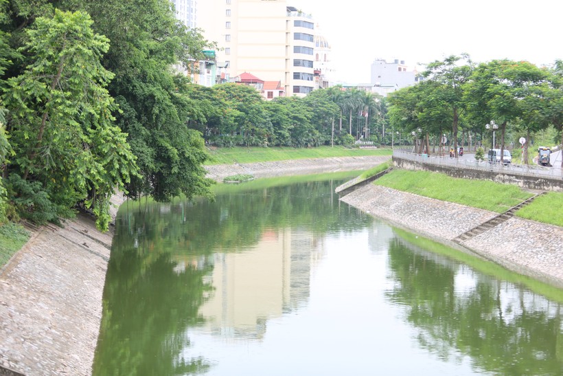 Nhiều người dân Thủ đô mong muốn sông Tô Lịch luôn thơ mộng thế này. Ảnh: Thế Đại