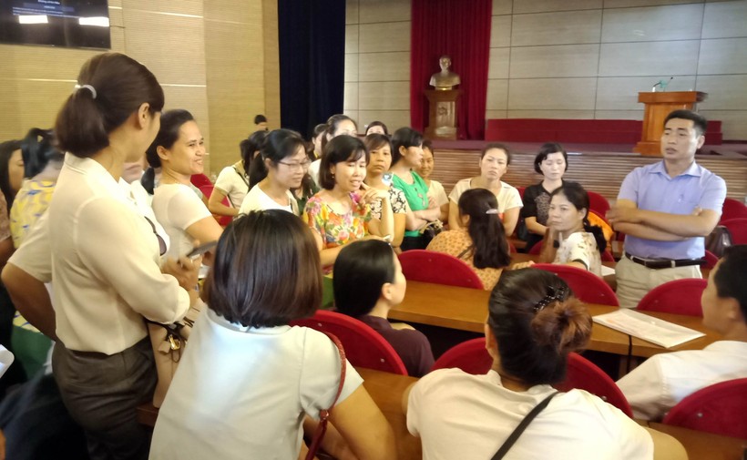 Nhiều giáo viên buồn bã, lo lắng sau cuộc họp với UBND huyện Sóc Sơn ngày 9/7