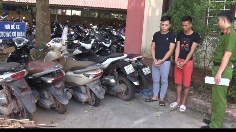 Bắt giữ 2 thanh niên chuyên đưa xe gian sang Trung Quốc tiêu thụ