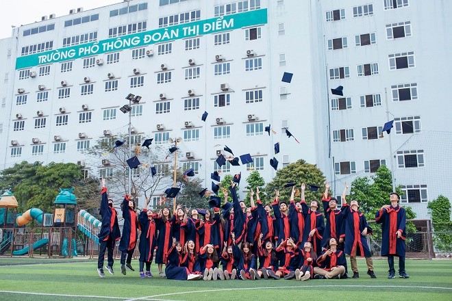 Học sinh Trường THPT Đoàn Thị Điểm hân hoan trong ngày tốt nghiệp