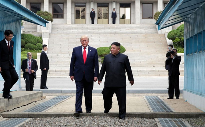 Tổng thống Mỹ và Chủ tịch Triều Tiên tại DMZ