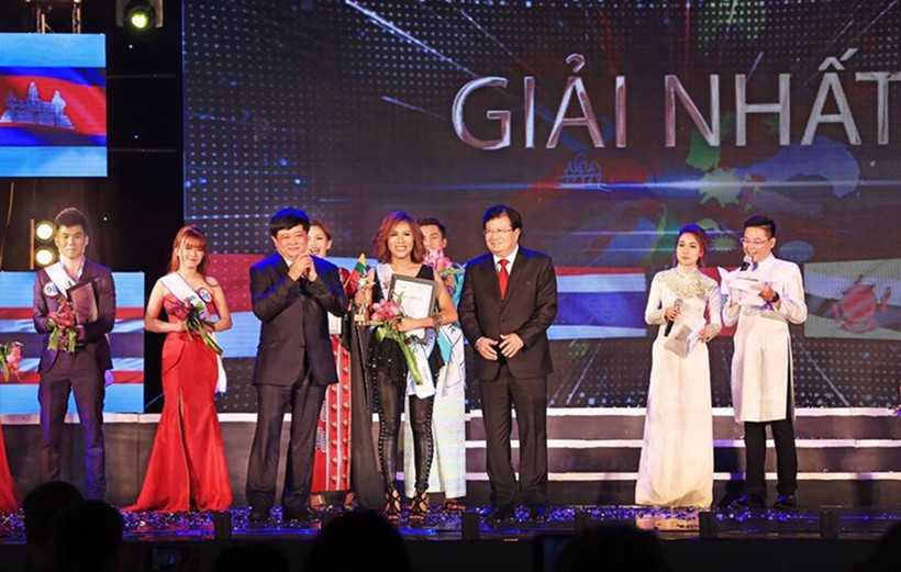 Đêm chung kết trao giải Cuộc thi “Tiếng hát ASEAN + 3” 2017.