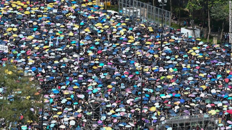 Người biểu tình phản đối dự luật dẫn độ tại Hồng Kông cuối tuần qua