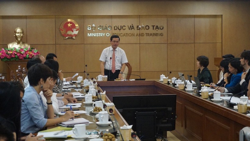 Thứ trưởng Bộ GD&ĐT Nguyễn Văn Phúc phát biểu khai mạc tọa đàm