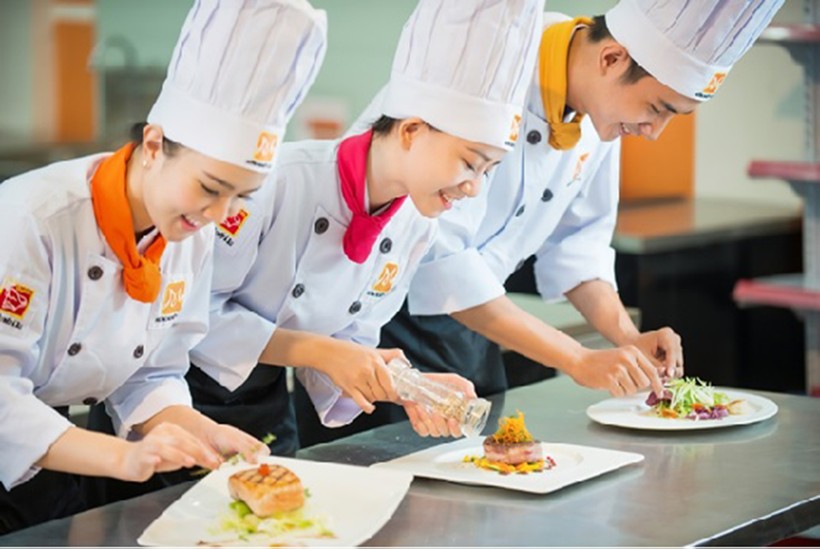 Học nghề bếp có nhiều cơ hội việc làm và thu nhập cao