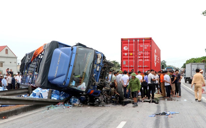 Hiện trường vụ tai nạn xảy ra vào 6 giờ, ngày 23/7, tại Km63+500, Quốc lộ 5, đoạn qua xã Cộng Hòa, huyện Kim Thành (Hải Dương)