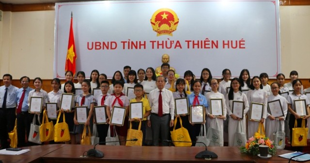 Thừa Thiên - Huế: Chủ tịch tỉnh đối thoại với học sinh đạt thành tích cao kỳ thi THPT quốc gia 2019