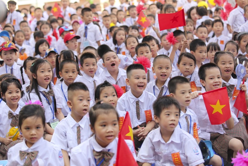 HS trường Tiểu học Chu Văn An (quận Hoàng Mai) - ngôi trường có số HS lớp 1 đông nhất Hà Nội.	 Ảnh: Vân Anh