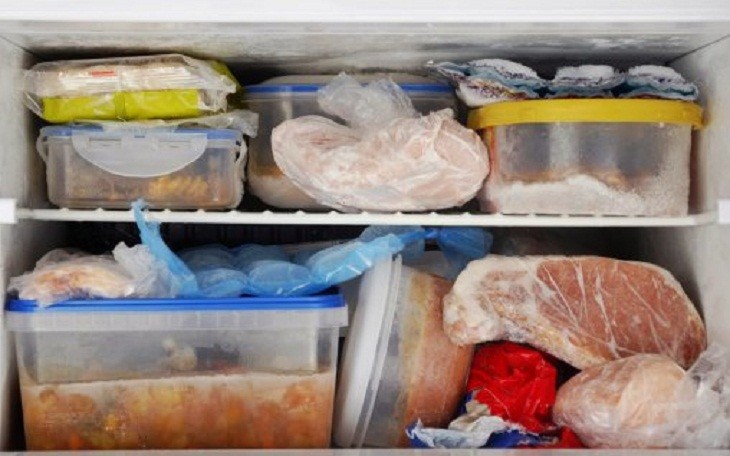 Không nên cho quá nhiều đồ ăn vào tủ lạnh.
