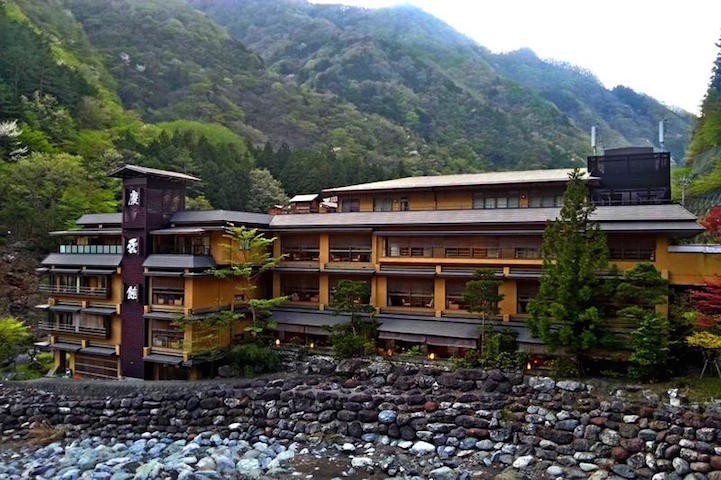 Khách sạn Nisiyama Onsen Keiunkan đã sừng sững ở nơi đây suốt hơn 1.000 năm.