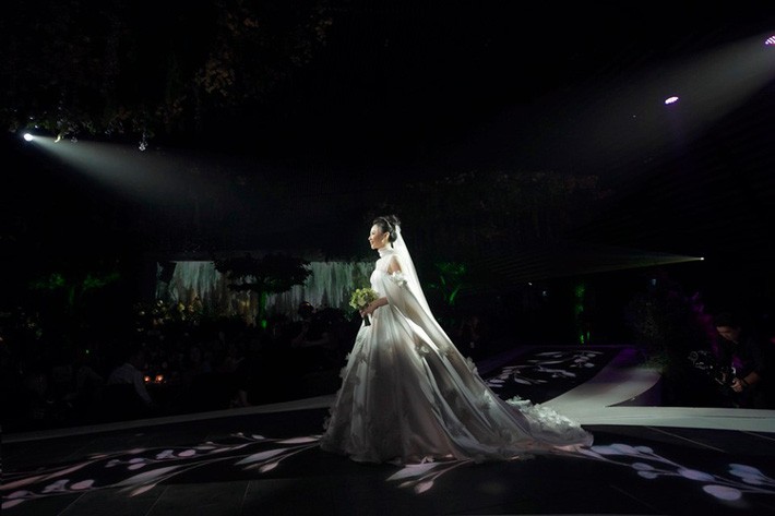 Cận cảnh 3 bộ váy cưới của cô dâu Đàm Thu Trang, váy “chính thê” vô cùng đặc biệt