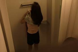 Thuê căn hộ, cô gái sốc khi phát hiện hàng xóm đặt thứ đáng sợ trong nhà vệ sinh