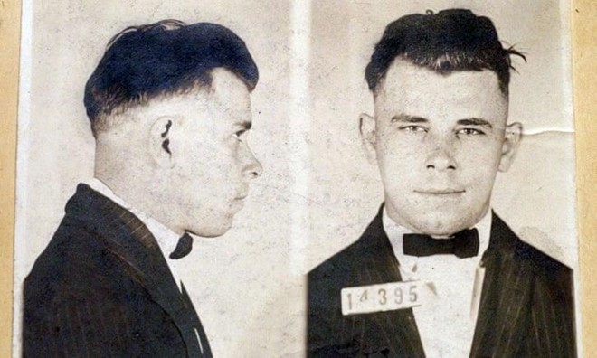 Ảnh chân dung hiếm hoi của John Dillinger khi bị cảnh sát tạm giữ vào năm 1924, khi đó mới 21 tuổi. Ảnh: AP.