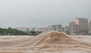 Clip: Nước lũ cuồn cuộn trên sông Ka Long ở Quảng Ninh