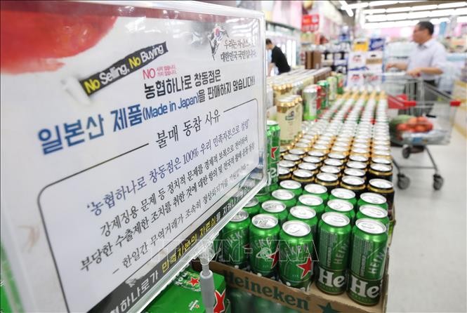 Bảng thông báo tẩy chay các hàng hóa của Nhật Bản tại một siêu thị ở Seoul, Hàn Quốc, ngày 4/8. Ảnh: YONHAP/TTXVN