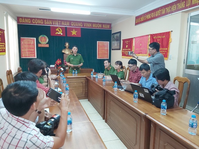 Trưởng phòng PC02 Thượng tá Nguyễn Đăng Nam thông tin với báo chí. Ảnh: T.H