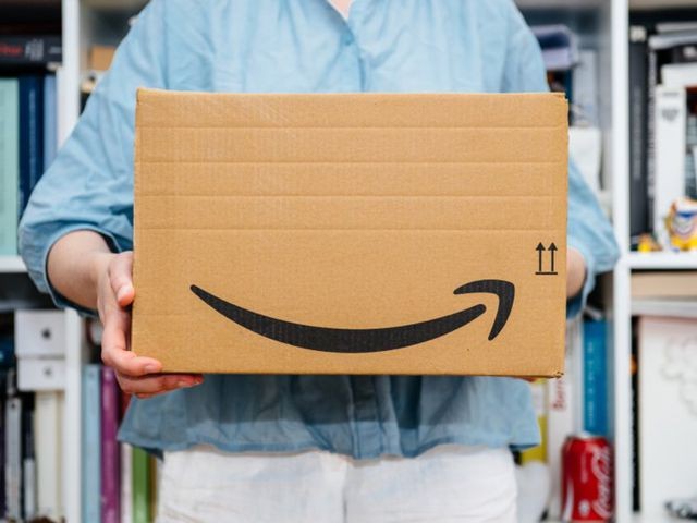 Thực hiện hàng triệu đơn hàng quốc tế mỗi giờ, song Amazon vẫn để lọt nhiều lỗ hổng và bị kẻ gian khai thác.