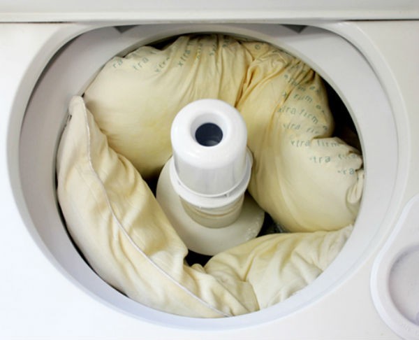 Bạn nên thường xuyên giặt ruột gối khoảng 3 tháng/lần để bảo vệ sức khỏe gia đình.