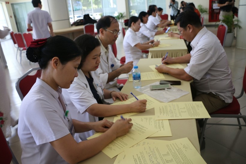 Hơn 150 cán bộ, bác sỹ y tá Bệnh viện Trưng ương Huế đã tự nguyện đăng ký hiến tạng.