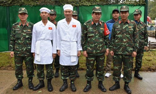 Các thành viên đội Bếp dã chiến Việt Nam sau phần thi hôm 9/8. Ảnh:QĐND.