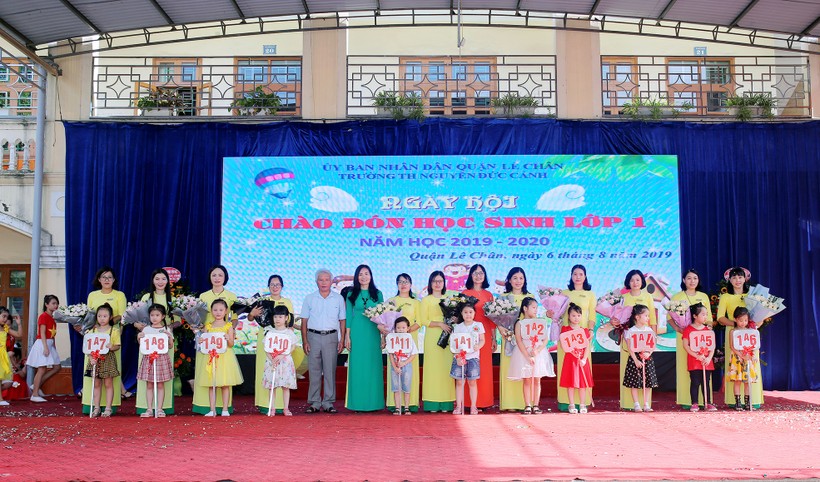 Trường Tiểu học Nguyễn Đức Cảnh tổ chức lễ đón học sinh lớp 1 trong niềm vui hân hoan
