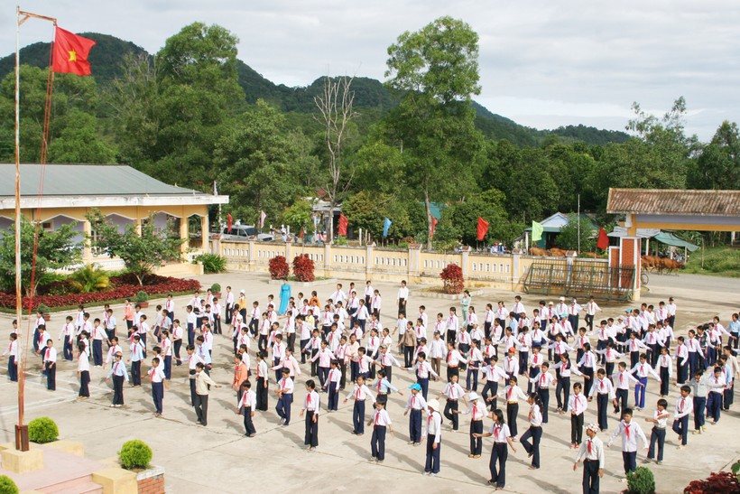 Khuôn viên Trường THCS Thượng Nhật (huyện A Lưới, Thừa Thiên - Huế). Ảnh: Hữu Cường