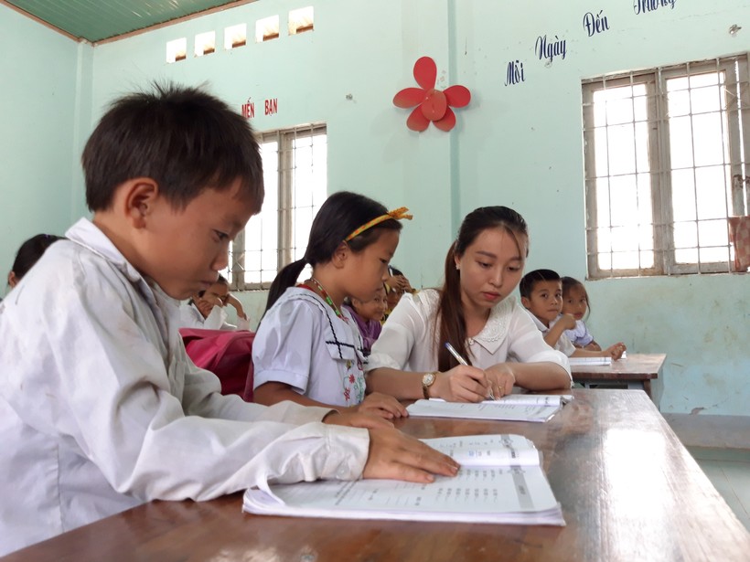 Trong giờ học tại Trường Tiểu học Bùi Thị Xuân (huyện M’Đrắk, tỉnh Đắk Lắk). Ảnh: Trúc Hân