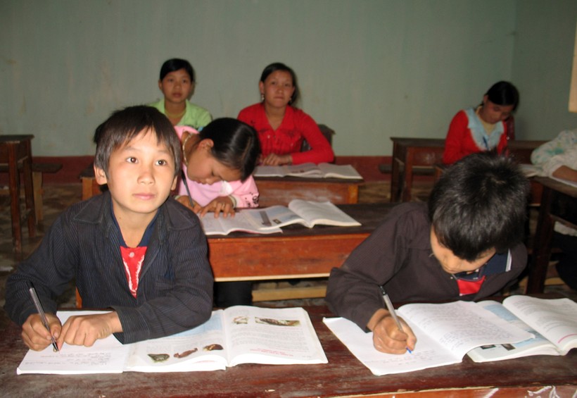 Trong lớp học tại Trường Tiểu học Lũng Cú (Đồng Văn, Hà Giang). Ảnh: Hữu Cường