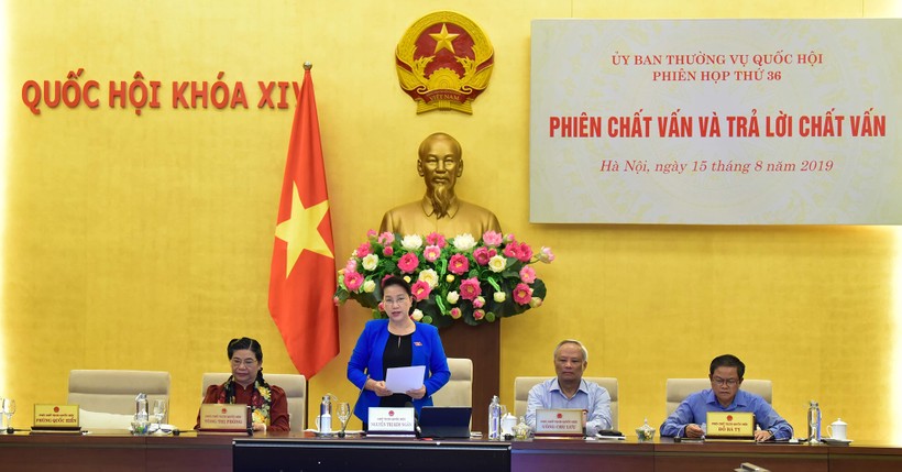 Chủ tịch Quốc hội Nguyễn Thị Kim Ngân điều hành phiên chất vấn và trả lời chất vấn