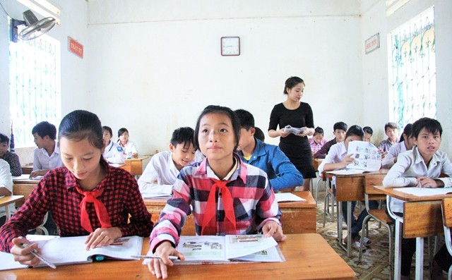 Tiết học của cô và trò Trường PTDT Bán trú THCS Nậm Lành (Yên Bái).	Ảnh: Nguyễn Lâm