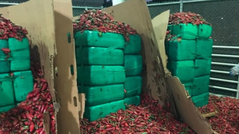 Giới chức Mỹ thông báo vừa thu giữ gần 4 tấn cần sa trị giá 2,3 triệu USD được cất giấu trong lô hàng ớt jalapeno.
