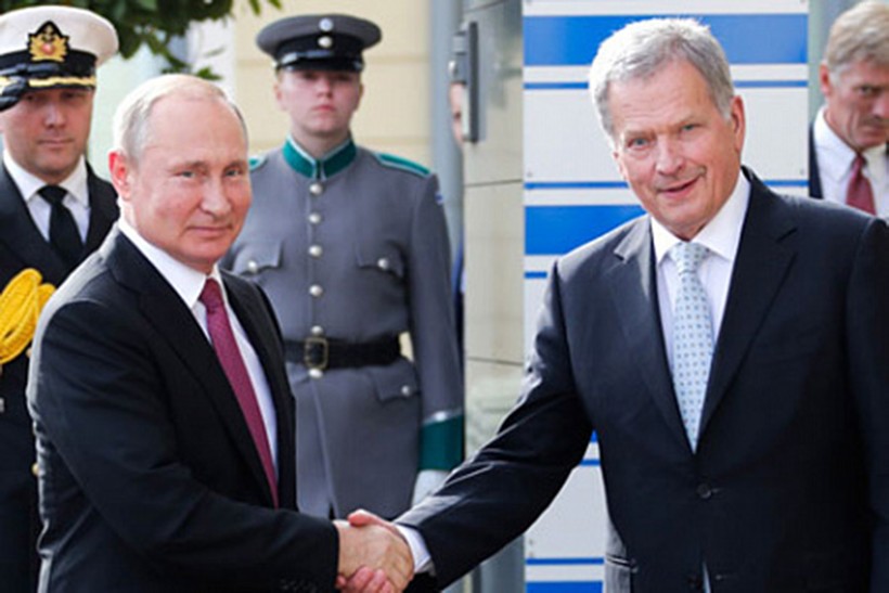 Tổng thống Phần Lan Sauli Niinisto đón Tổng thống Nga V.Putin tại Helsinki hôm 21/8. Ảnh: Kremlin.ru